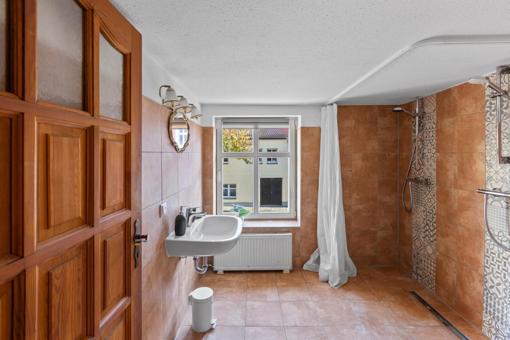 Sabina Monteurwohnung I 75 Zoll Tv I Kueche I Bad I Backofen I Trebbin Dış mekan fotoğraf